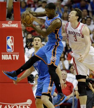 DeAndre Liggins, Omer Asik